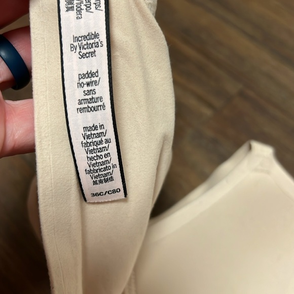 Victoria’s Secret padded no wire bra - Picture 4 of 7